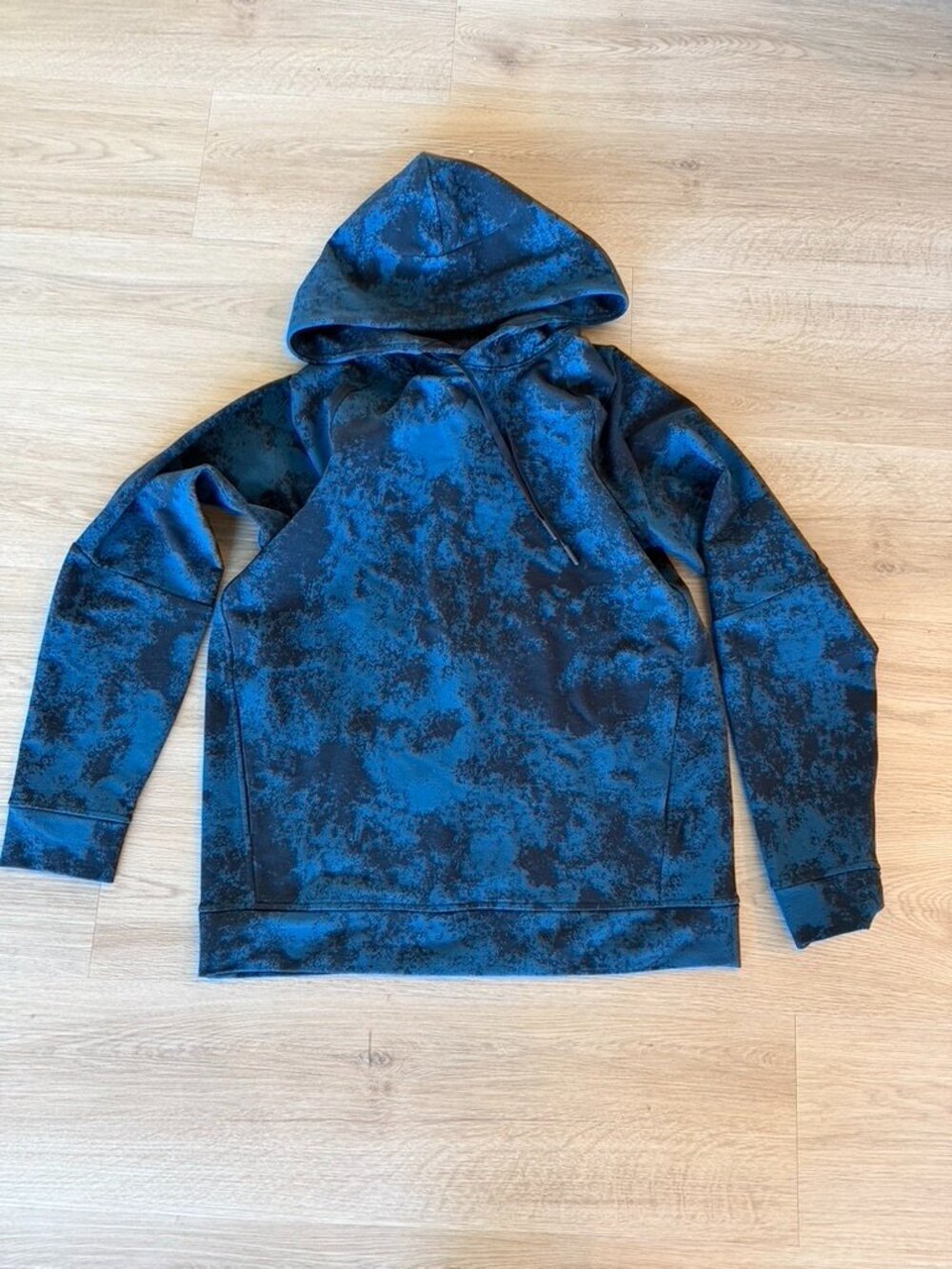 lululemon athletica Men's Blue and Black Hooded Pullover Size Small